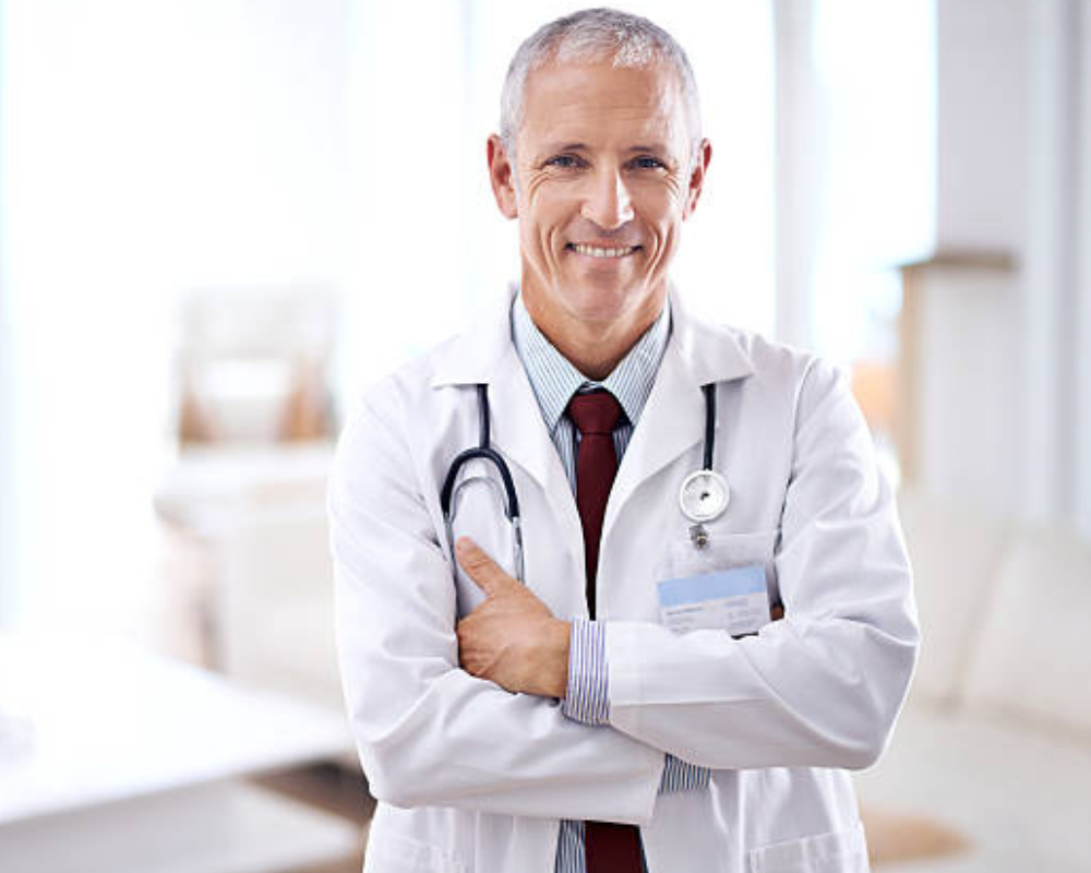 Dr.Sarah Thompson Clinical Director